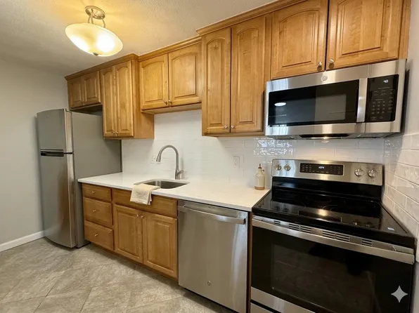 5 Washington St APT B2, Reading, MA 01867