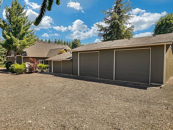4th image of 13700 NE 195th Ave