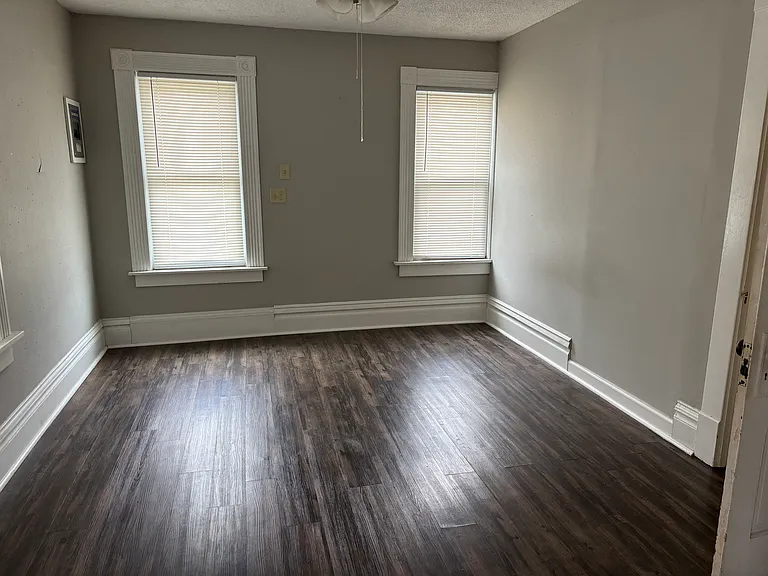 1215 Rhomberg Ave — Photo 7