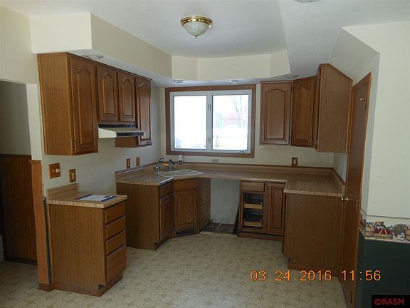 3rd image of 207 W Pleasant St
