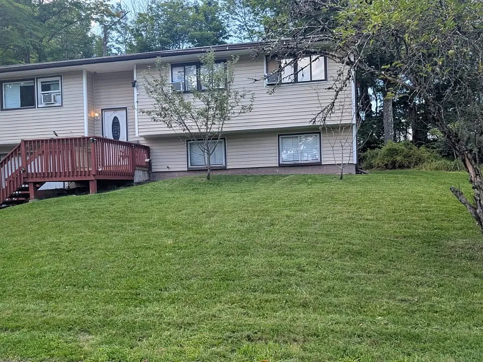 24 Burton Ave