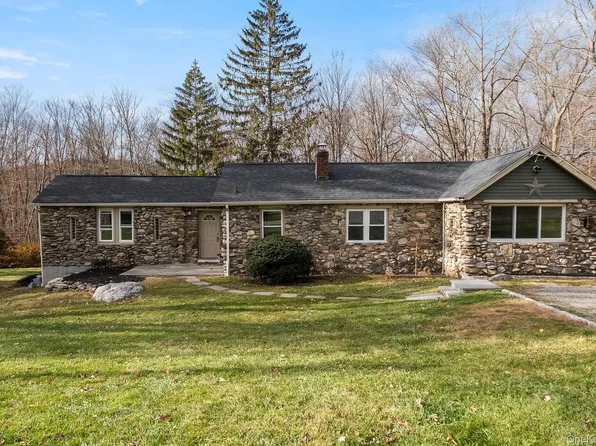 18 Lakeview Rd, Carmel, NY 10512