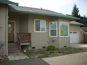 218 Manor Ct photo 1