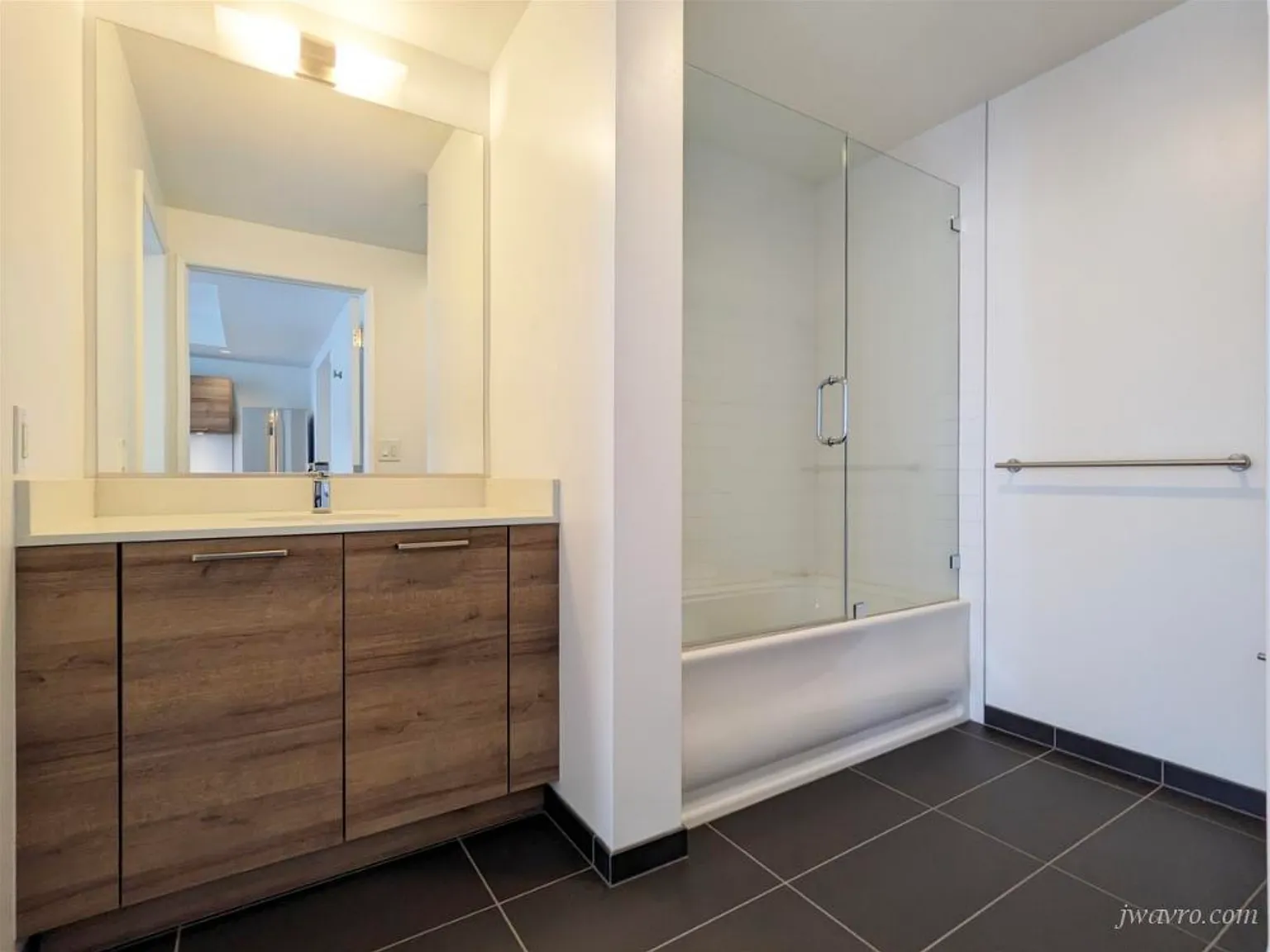 1 bed, 672 sqft, $4,169 — Photo 4