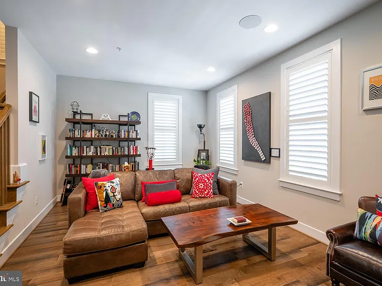 1126 N Stuart St — Photo 28