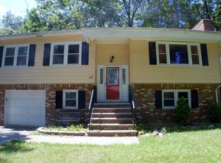 12 Abenaki Trl, Oak Ridge, NJ 07438