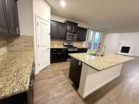 4th image of 565 Lindisfarne Ln