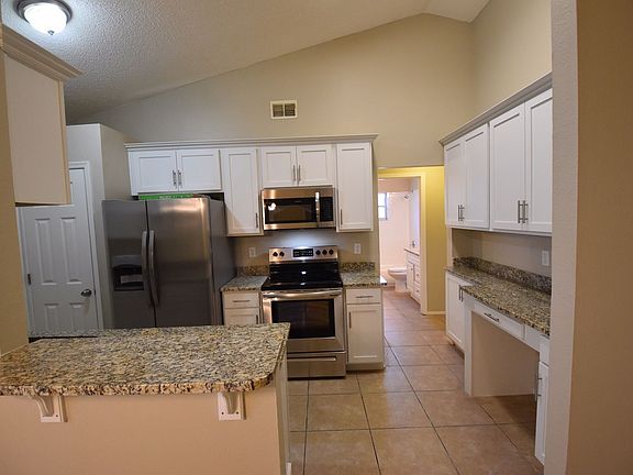 5th image of 418 Saint Anns Dr