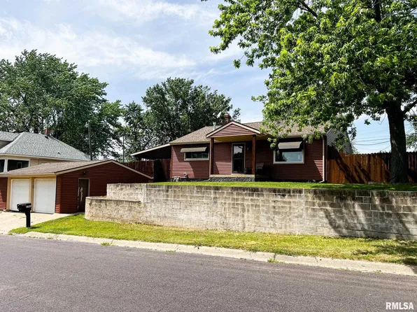 1509 Charlotte St, Pekin, IL 61554