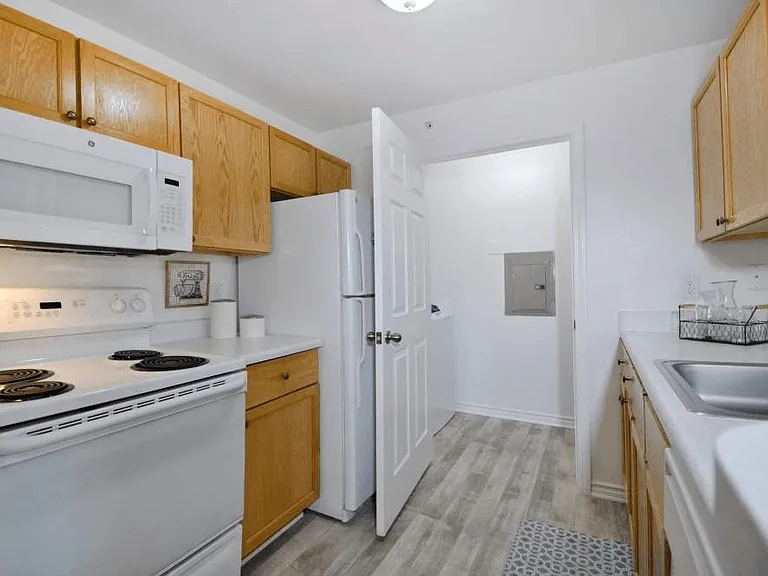 Stratford Place at Brownstown — Photo 14