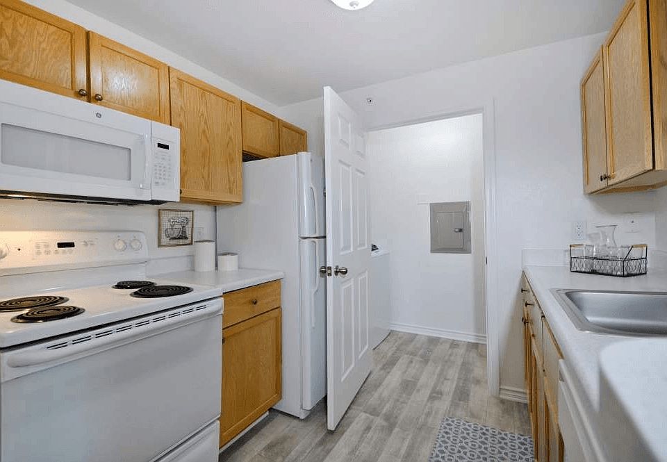 21901 Stratford Place Blvd # 8-303, photo 13