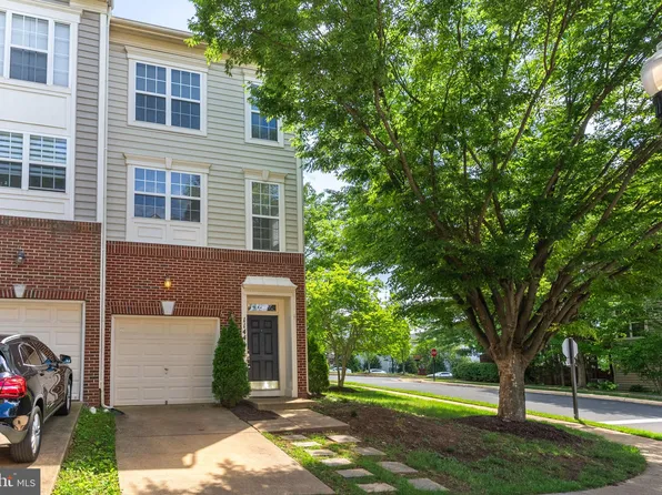 11441 Log Ridge Dr, Fairfax, VA 22030