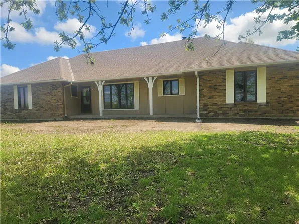 28005 S Belle Plain Rd, Harrisonville, MO 64701