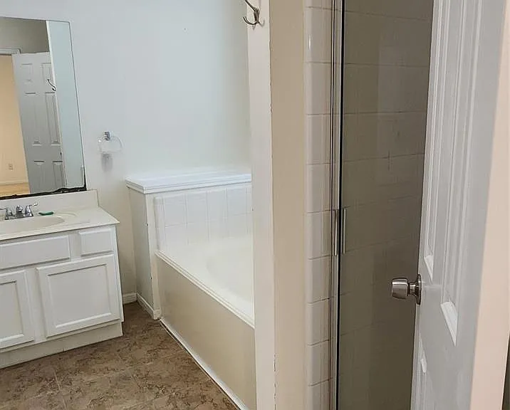 16807 Sussex Dr — Photo 24