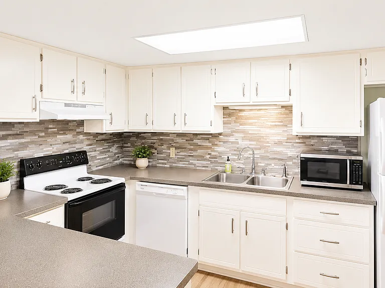 711 Springer Dr #13 — Photo 4