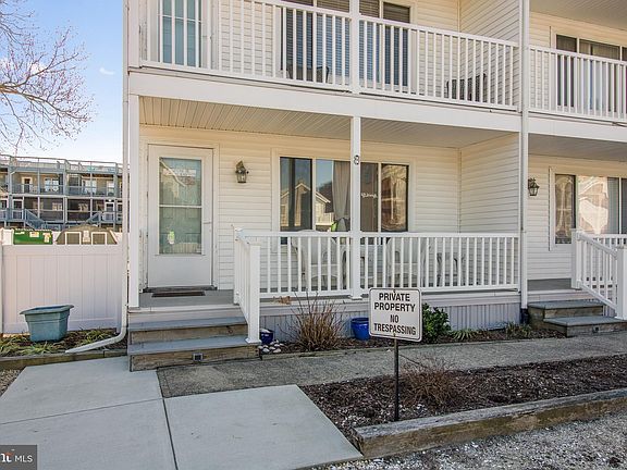 4th image of 24 Dickinson Ave #8A