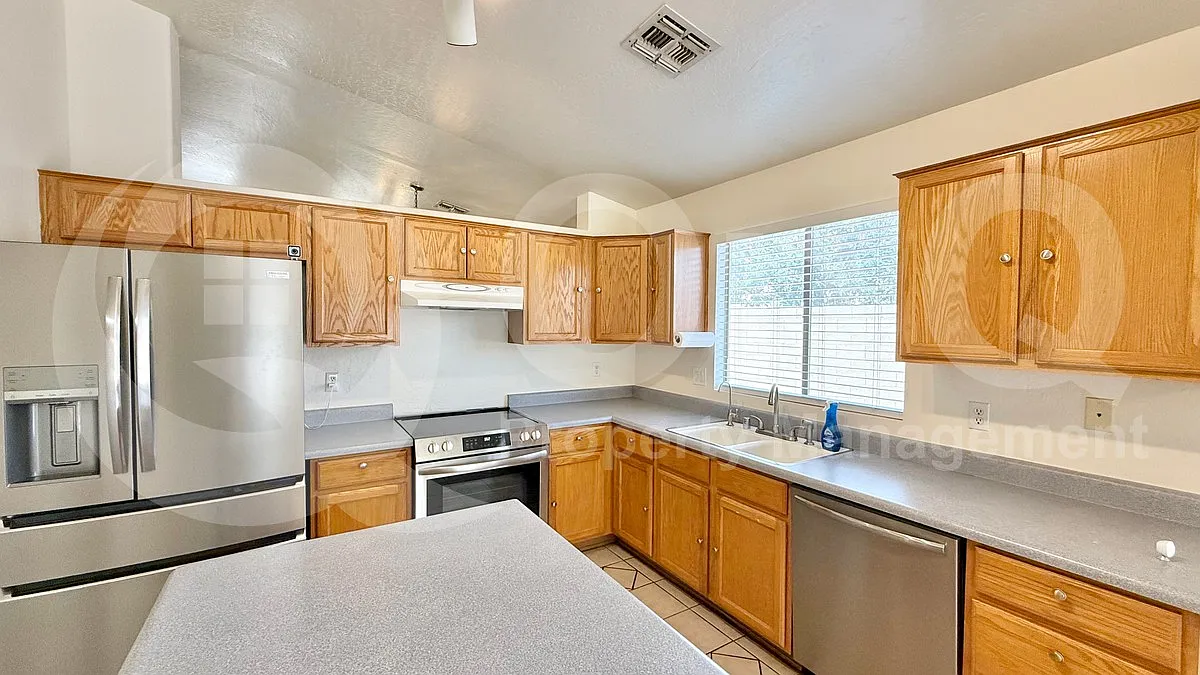 3 bed, 2.0 bath, 1614 sqft, $2,395 — Photo 3