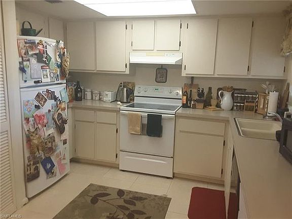 3rd image of 1437 Caywood Cir N