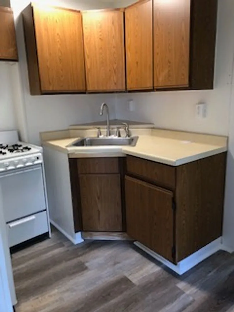 613 East 1st Street — Photo 4