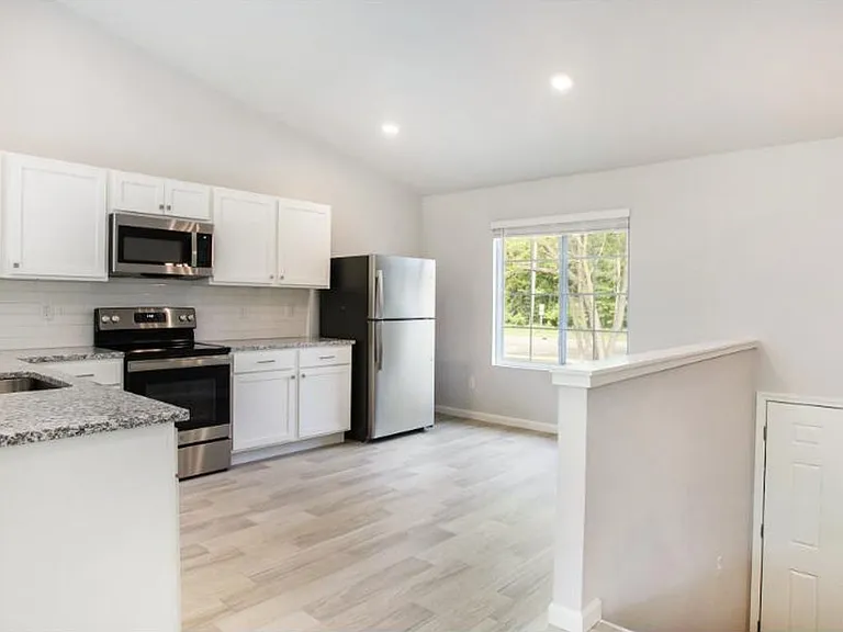11128 Farmway Dr — Photo 2