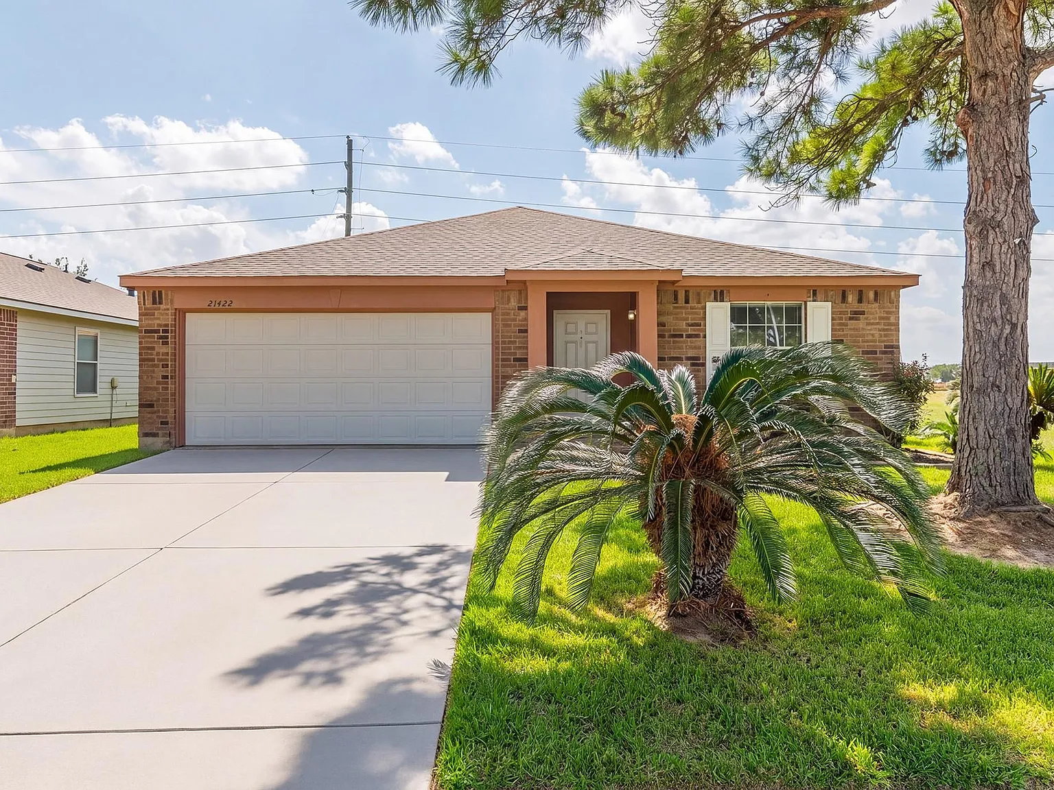 3 bed, 2.0 bath, 2165 sqft, $2,100 — Photo 3