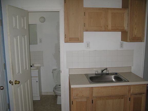 2nd image of 1608 Maury St