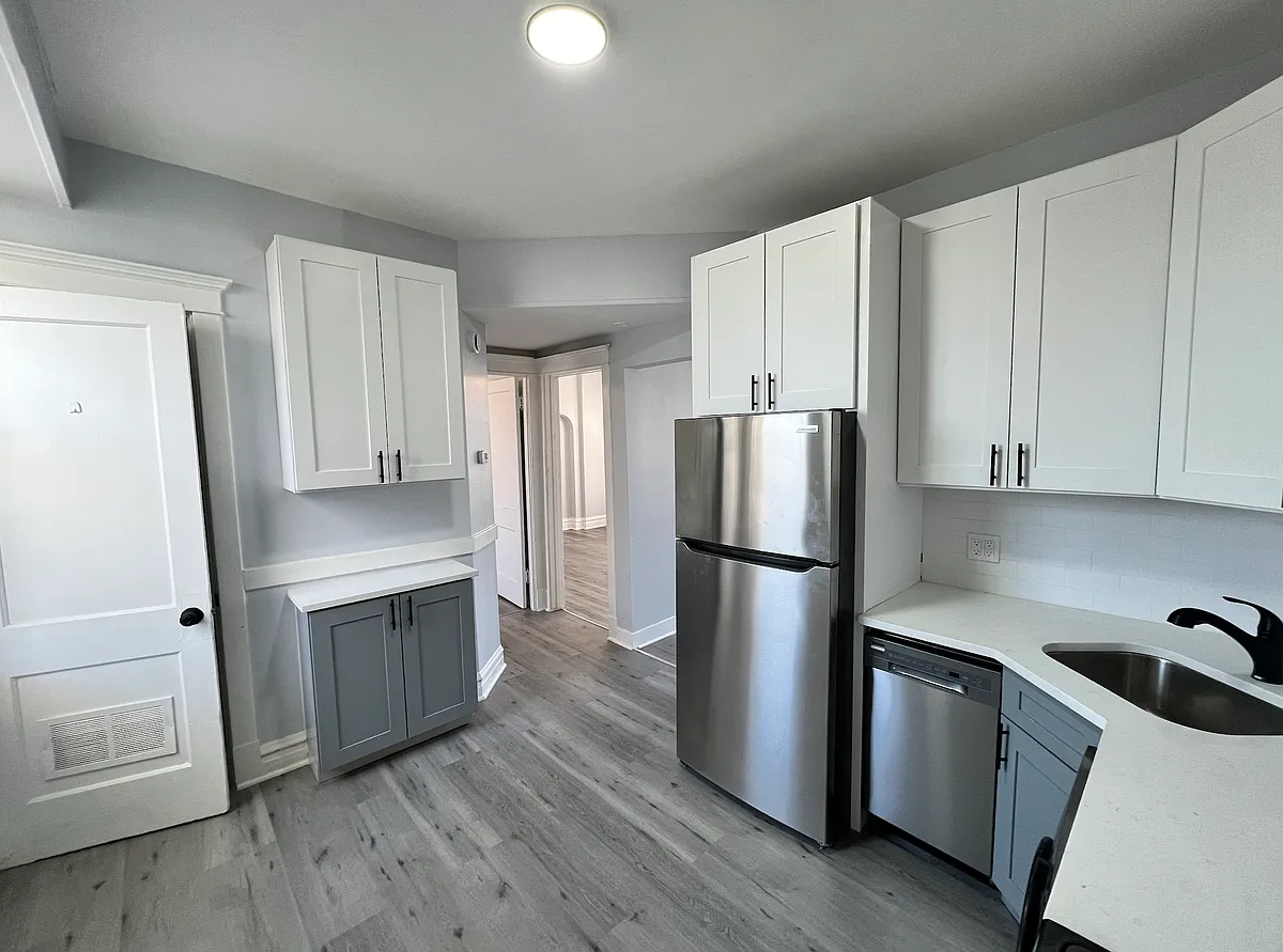Building Photo - 5301 N Damen Ave #3