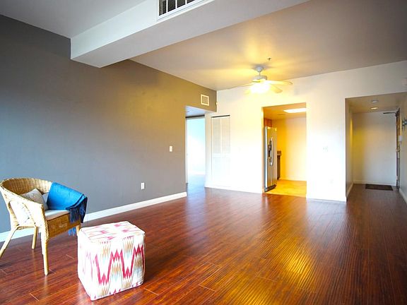 3rd image of 11124 Burbank Blvd APT 202