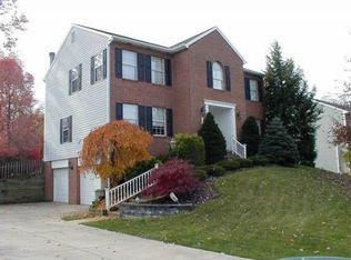 1025 Whispering Woods Dr, Coraopolis, PA 15108