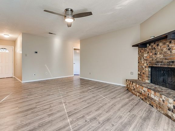 4th image of 628 Thompson St