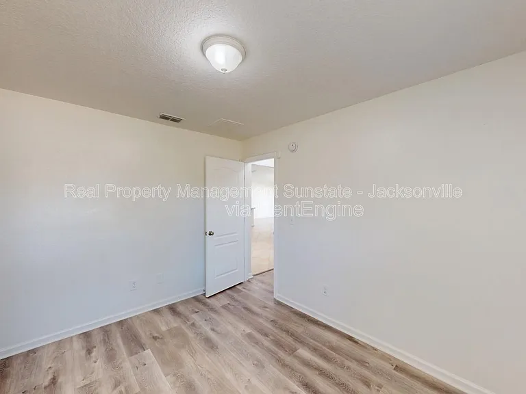 630 Glendale Ln — Photo 18