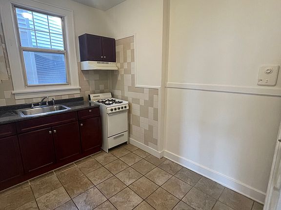2nd image of 41 Jeanette St #10