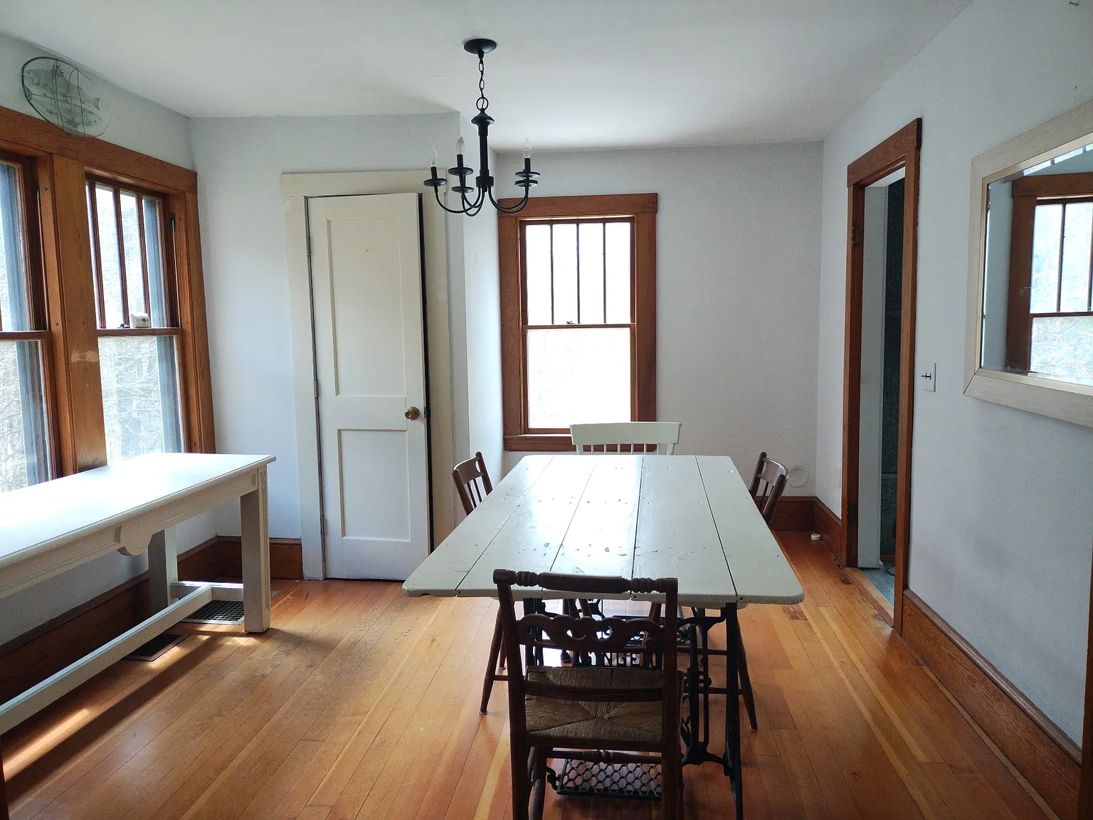 3 bed, 1344 sqft, $2,500 — Photo 2