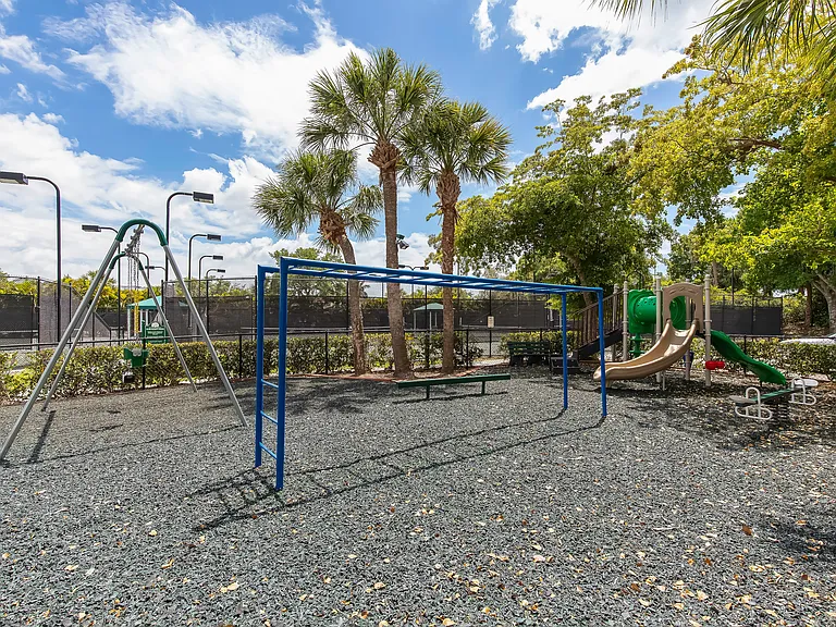 1300 Silverstrand Dr — Photo 37
