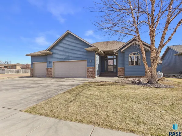 1700 S Locust Ave, Brandon, SD 57005