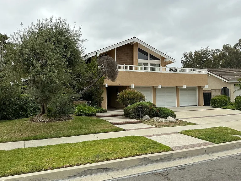 1920 Alto Ln — Photo 2