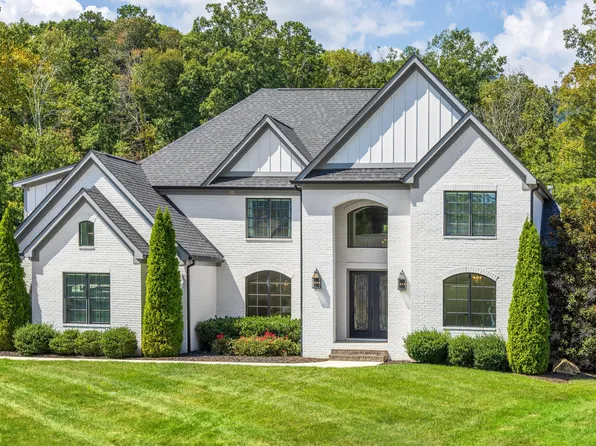 467 Canyon Springs Dr, Hixson, TN 37343