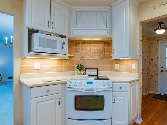 4th image of 2888 Bartelmy Ln N