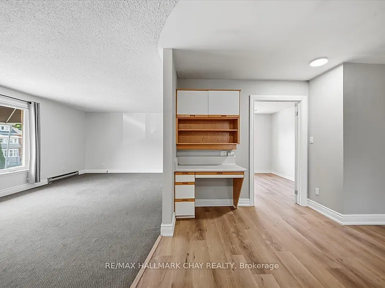 124 Victoria St W #A — Photo 16