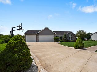 502 Westward Dr, Butler, IN 46721