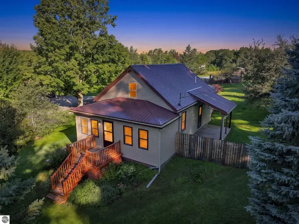 14398 Fifteen Mile Rd, Leroy, MI 49655