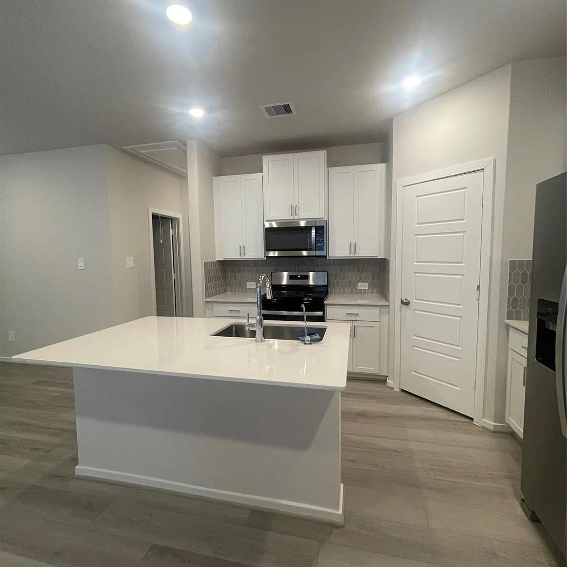 3 bed, 2.0 bath, 1452 sqft, $1,750 — Photo 3