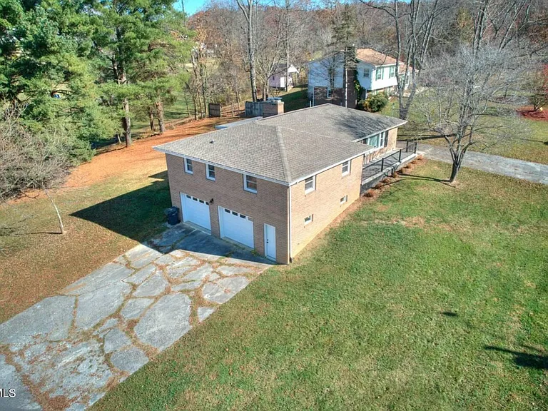 201 Springdale Rd — Photo 35