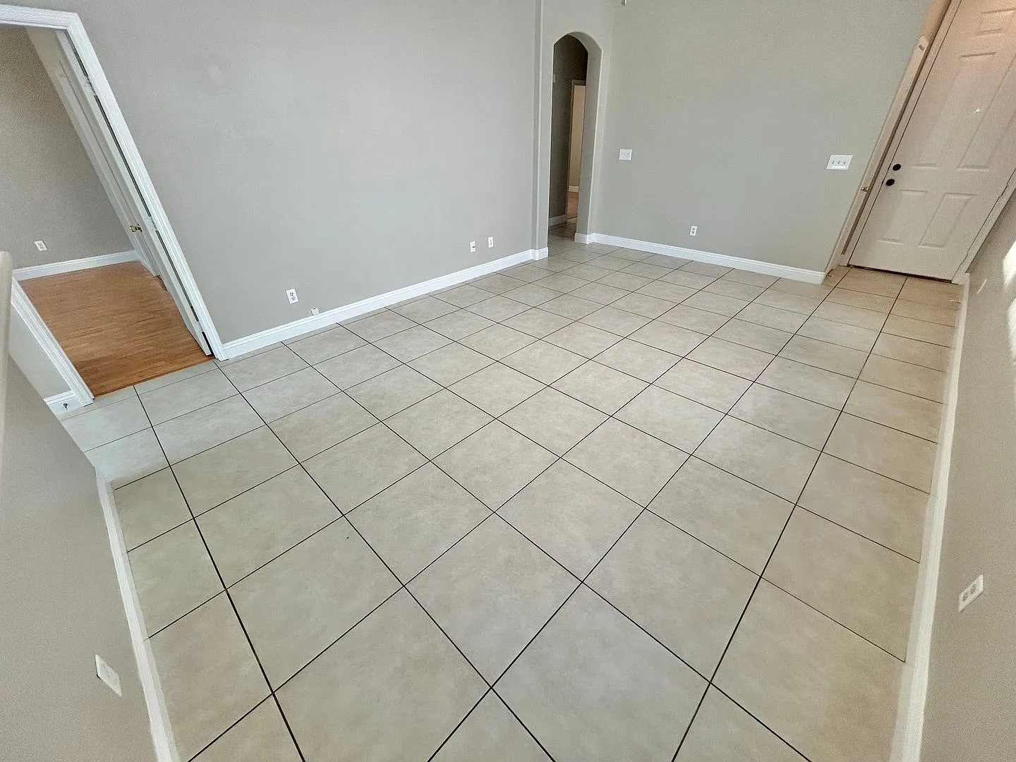 Charming 3-bedroom, single-story home in a secure gated community near Henderson — Photo 4
