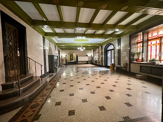 Rented by R New York | media 16