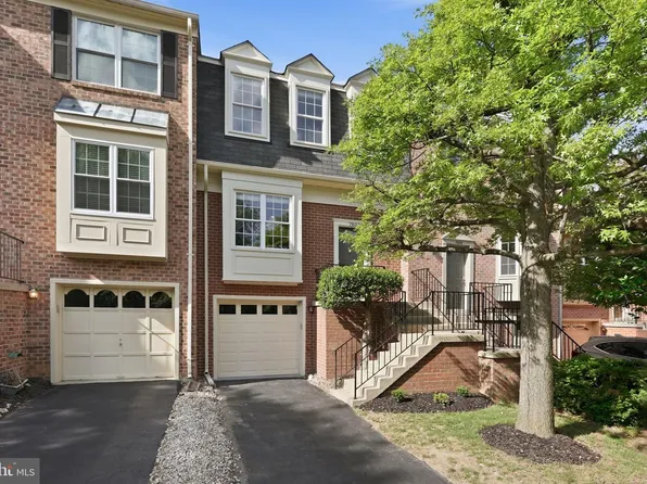 7808 Solomon Seal Dr, Springfield, VA 22152