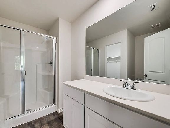 3rd image of 6621 Greenhurst St #1
