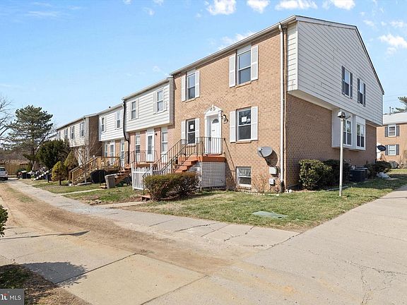 2nd image of 571 W Diamond Ave #40