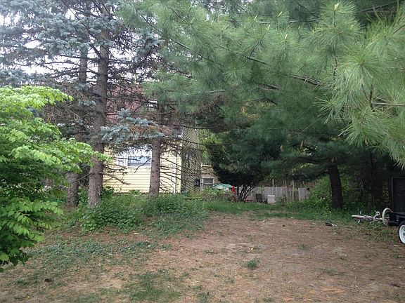 3rd image of 15 Birchwood Dr