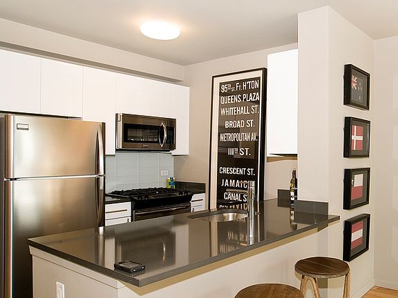 5th image of 4615 Center Blvd APT 3207